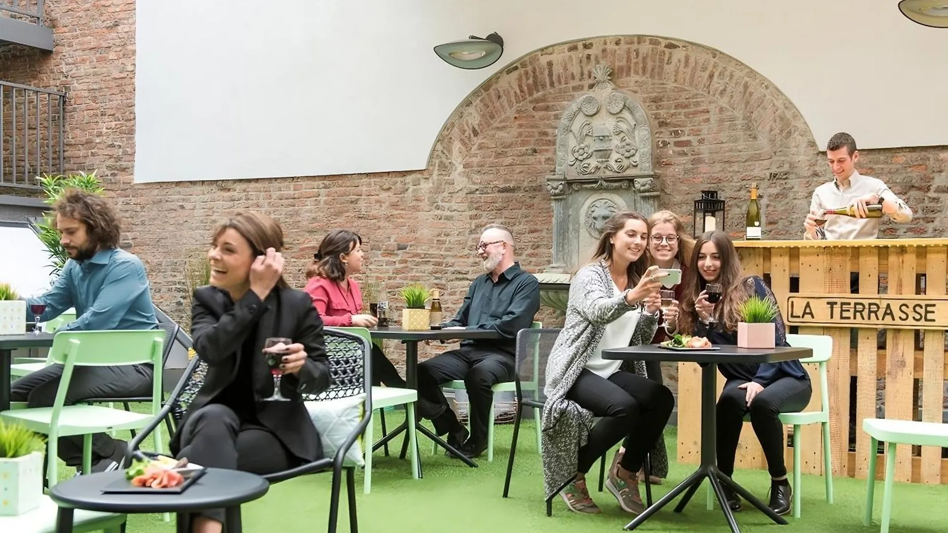 Mercure Lille Centre Vieux Lille 4*,