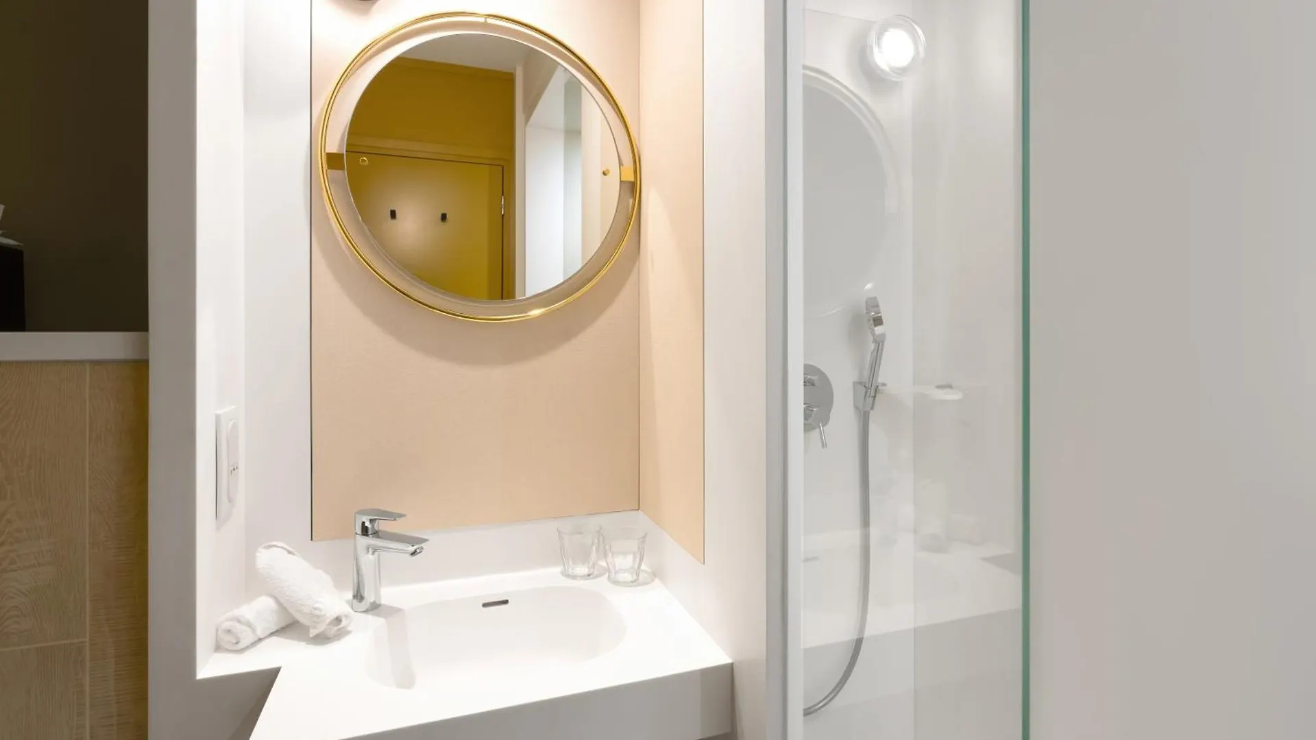 Mercure Lille Centre Vieux Lille 4*,